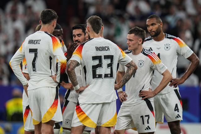 包含托马斯·穆勒领导德国团队在欧锦赛资格赛中获胜的词条