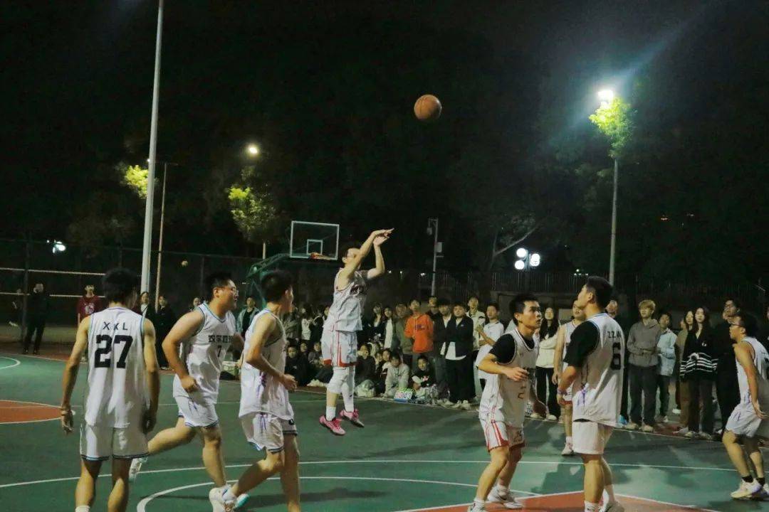 加拿大男篮实力出众，备战国际篮球赛的简单介绍