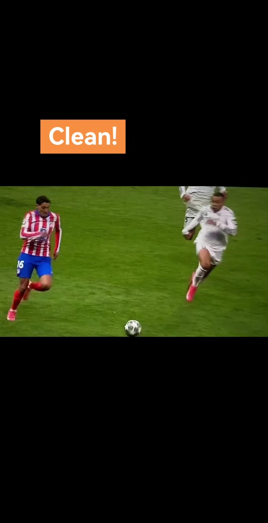 关于姆巴佩场边指挥情绪激动，莱比锡队员怒摔水瓶的信息